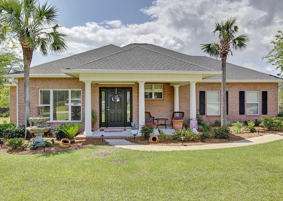 2nd image of 253 Club House Dr W