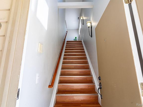 5th image of 27971 Rollcrest Rd APT 10