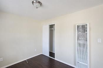 4th image of 626 E 115th St