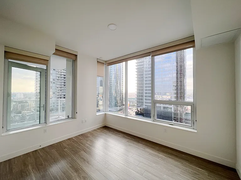 1133 S Hope St — Photo 11