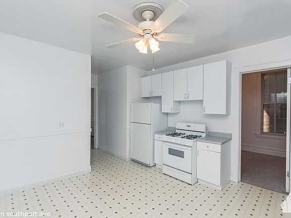 3rd image of 3035 N Southport Ave #1515