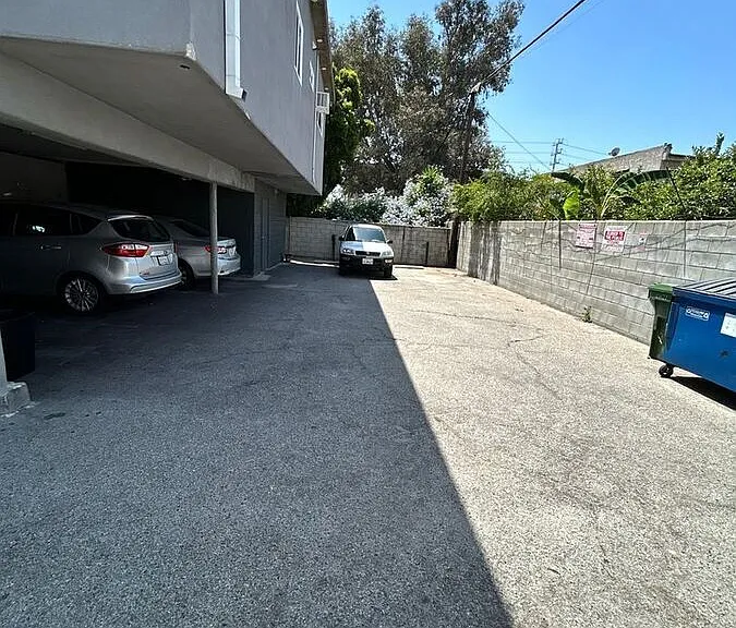 6821 Ben Ave — Photo 12