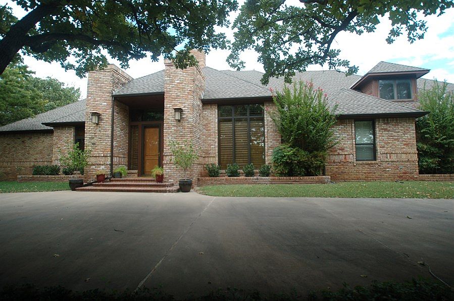2nd image of 3005 Ridgewood Dr