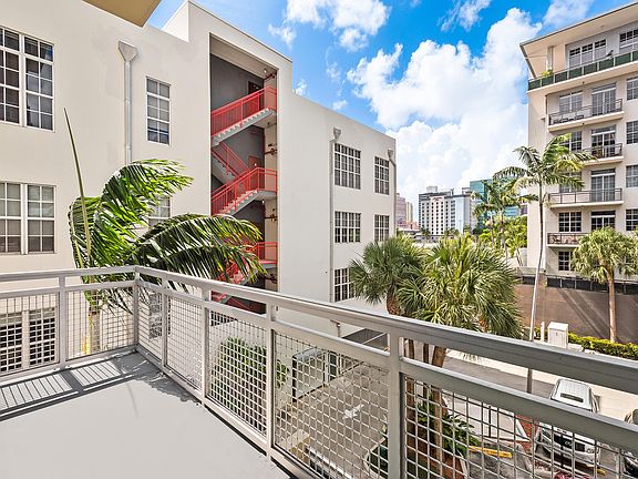 3rd image of 434 NW 1st Avenue #305