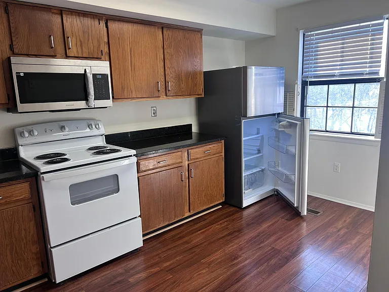 35 Brucester Bridge Ct — Photo 9