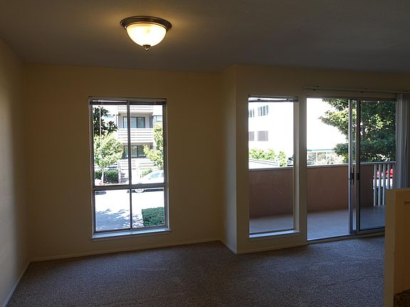3rd image of 1901 Garden Dr APT 108