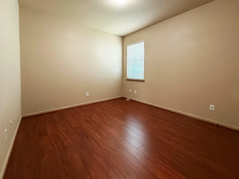 24510 Avellino Ct — Photo 19