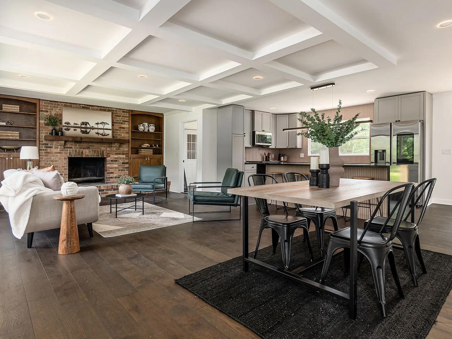 London Property — Photo 4