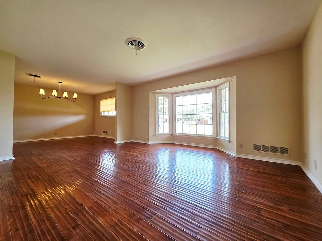 3 bed, 2.5 bath, 2503 sqft, $3,200 — Photo 3