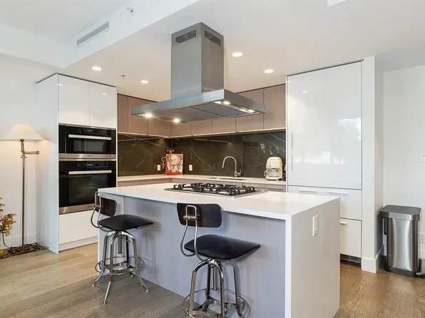 2025 Curling Rd, North Vancouver, BC V7P 0C6