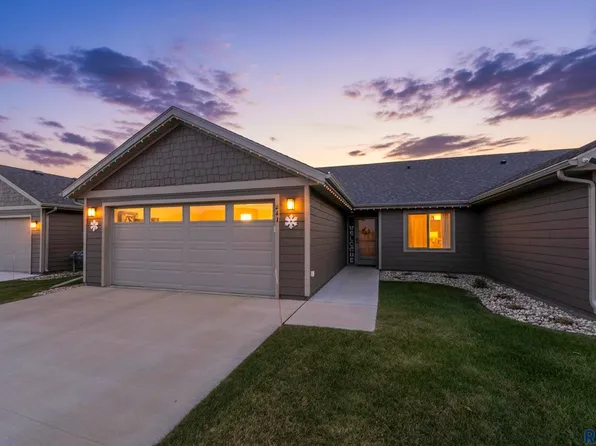 541 Brookside Pl, Harrisburg, SD 57032