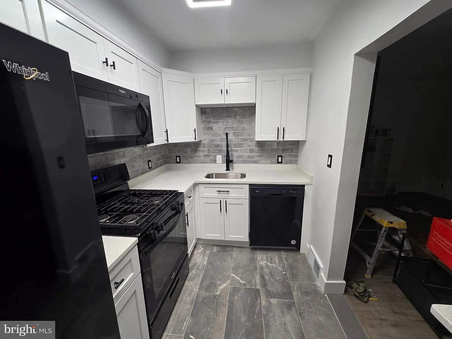 2 bed, 726 sqft, $1,695 — Photo 3