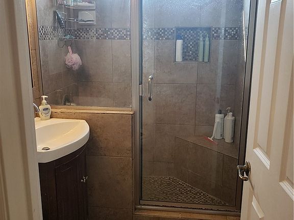 4th image of 11642 Garetal St