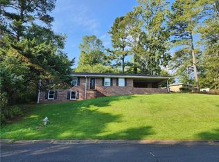 2477 Creekview Dr SW, Marietta, GA 30008