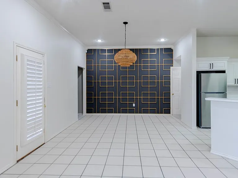 4801 Whitman Dr — Photo 2