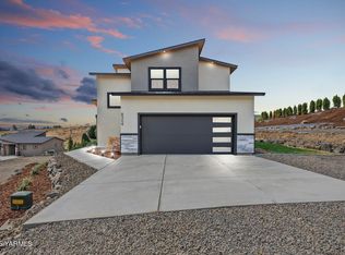 8304 Viewcrest Way, Yakima, WA 98908