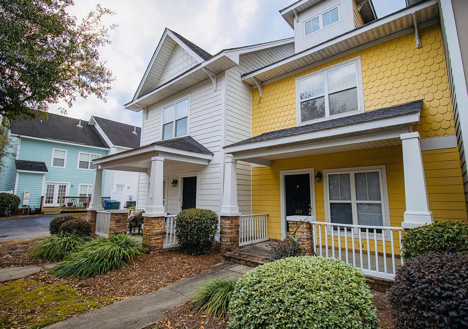Discover comfortable living in Hampton Forest a charming 2 bedroom, 2.5 bath townhouse — Photo 1