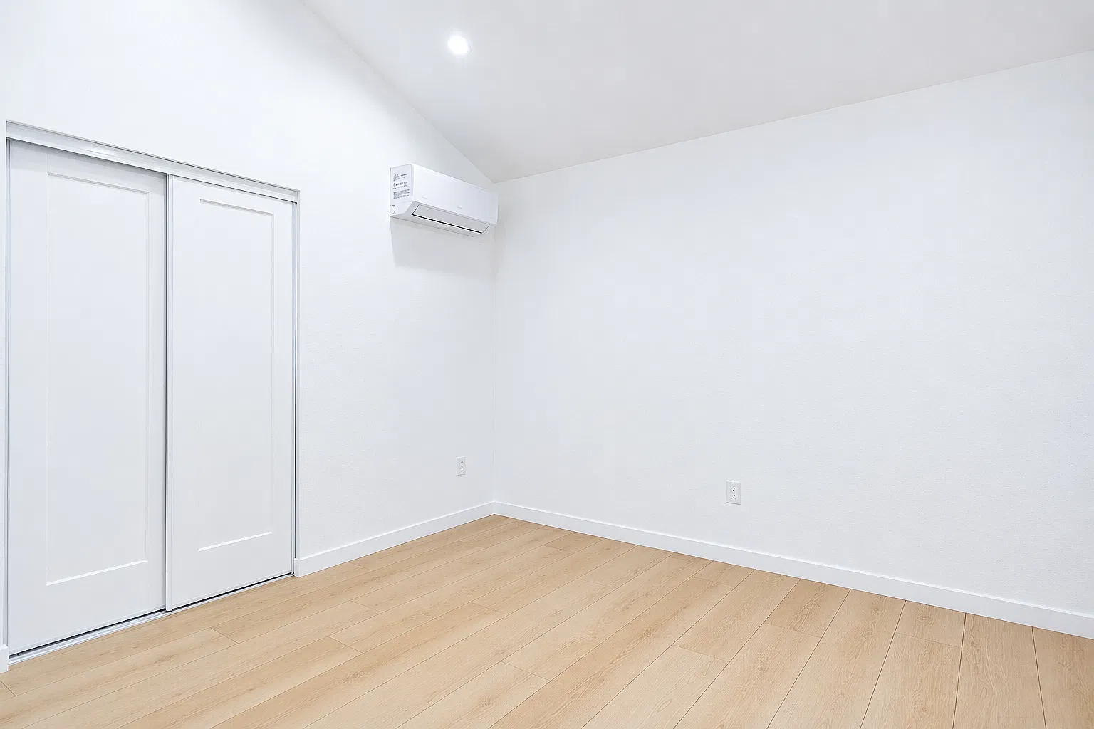 3 bed, 1000 sqft, $4,000 — Photo 4