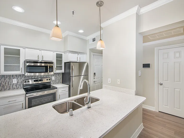 2427 Allen St — Photo 12