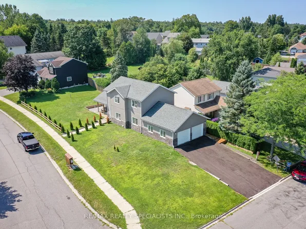 15 Lankin Ave, Bracebridge, ON P1L 1Y4