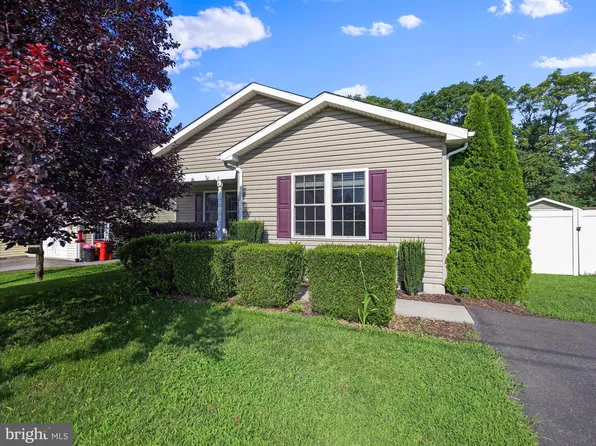 590 Wendover Dr, Bunker Hill, WV 25413