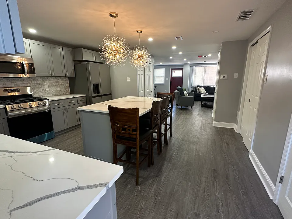 401 Coventry Ave #1