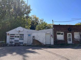 110 Walnut St, Zwingle, IA 52079