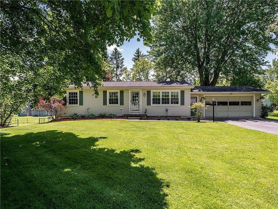 1st image of 7 Birchwood Dr