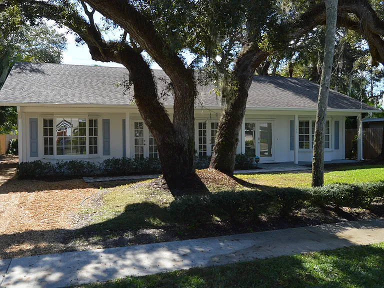 746 Azalea Ln — Photo 1