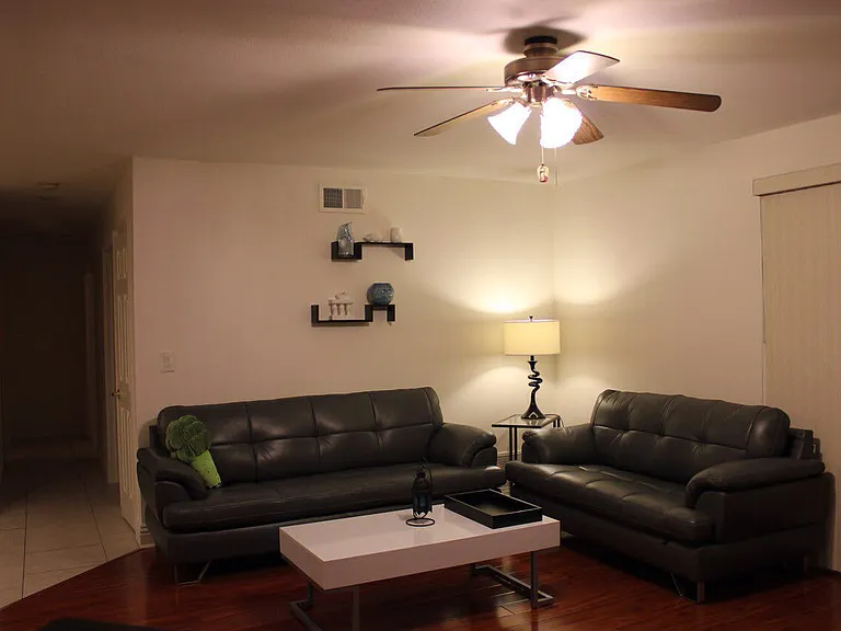 24102 La Rosa Dr — Photo 5