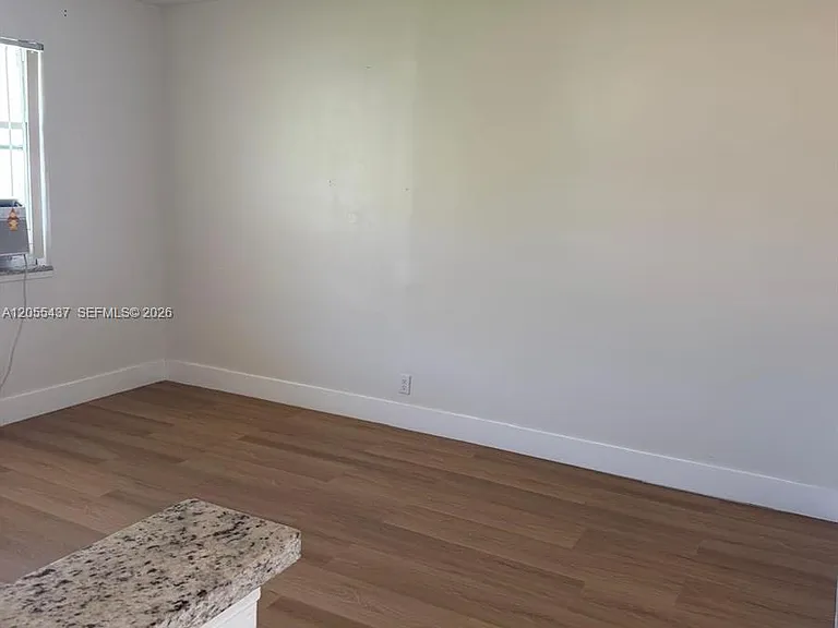 101 SE 4th Ave #6 — Photo 3