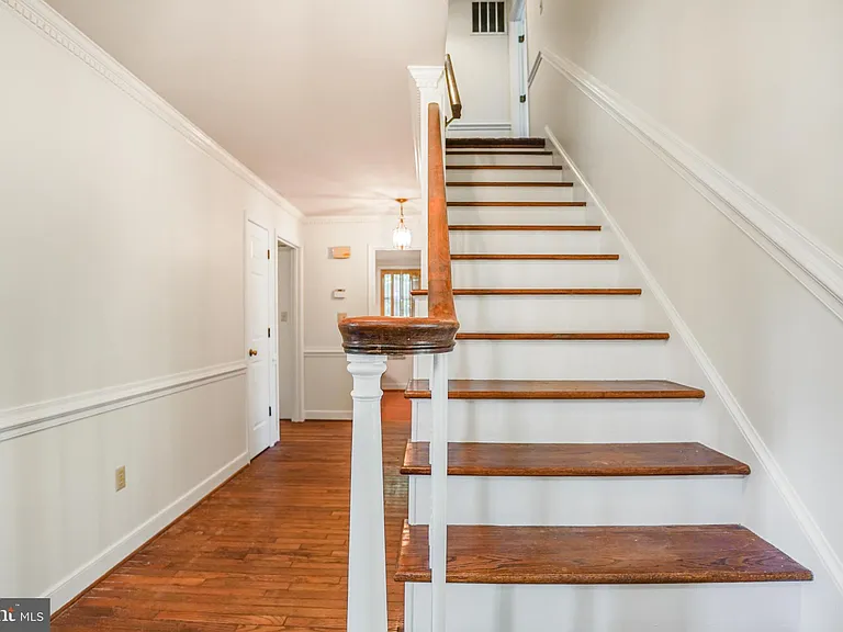 629 Lancaster St — Photo 11