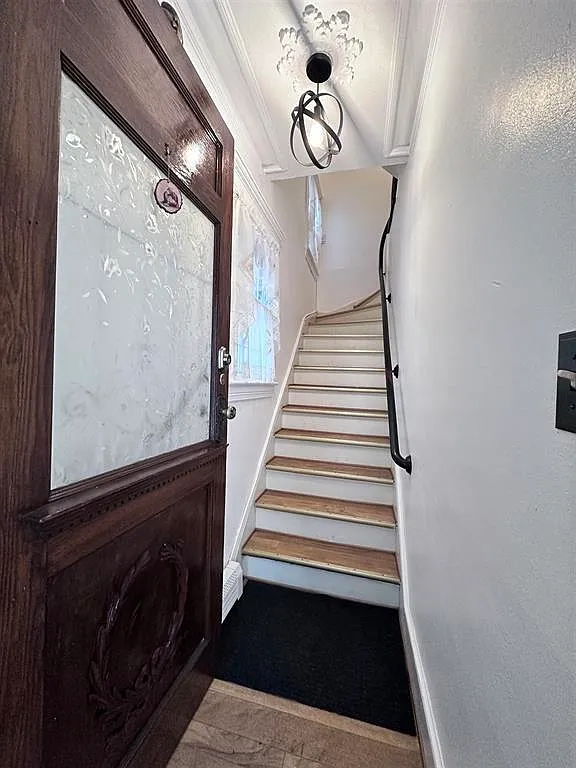 3 bed, 1.0 bath, $3,200 — Photo 3
