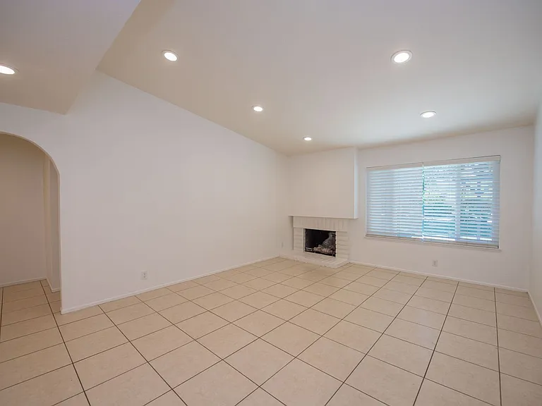 4395 Avenida De Las Flores — Photo 3