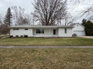 701 Airfield Ln, Midland, MI