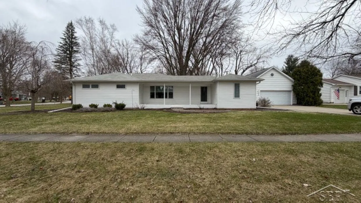 701 Airfield Ln photo 1