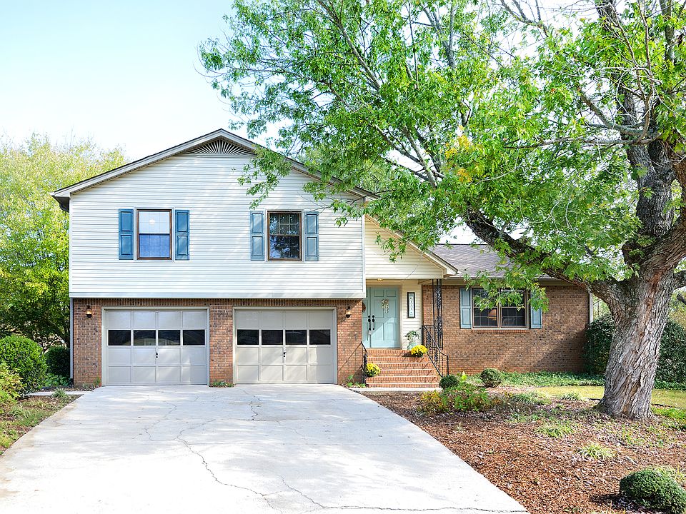 1st image of 134 Oak Hill Dr
