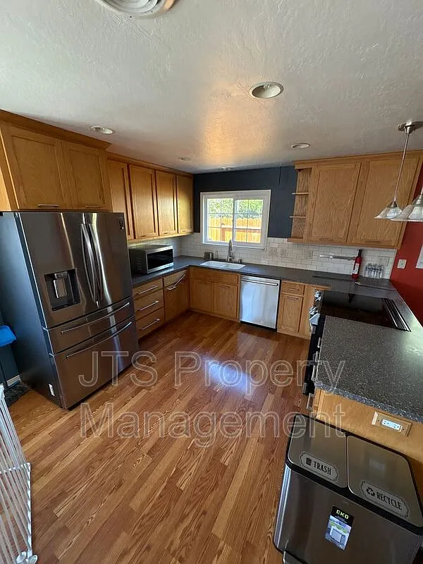 4 bed, 2.0 bath, 1666 sqft, $2,595 — Photo 4