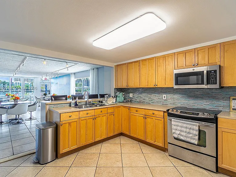 121 Golden Isles Dr #201 — Photo 48