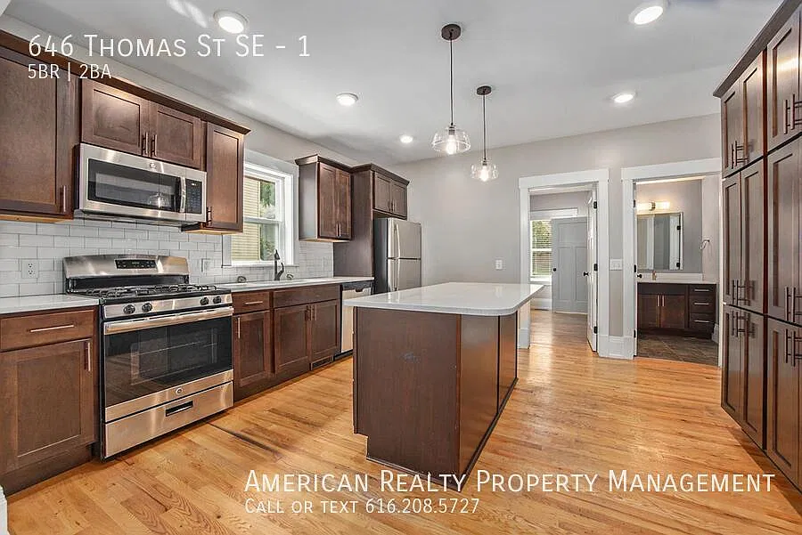 5 bed, 2116 sqft, $2,700 — Photo 3