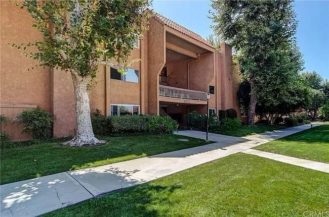 6600 Warner Ave — Photo 6