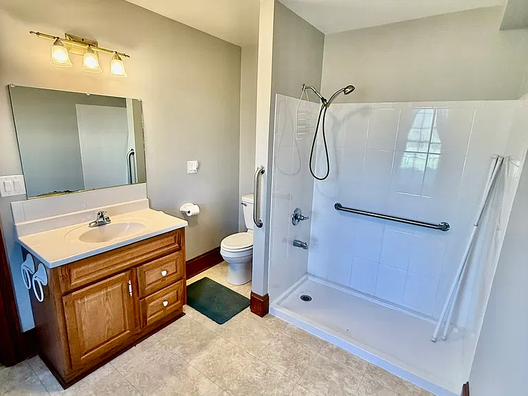 1213 Glenwood Heights Rd — Photo 3
