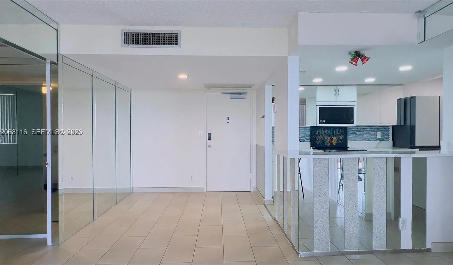 Island Club Two Condo — Photo 4