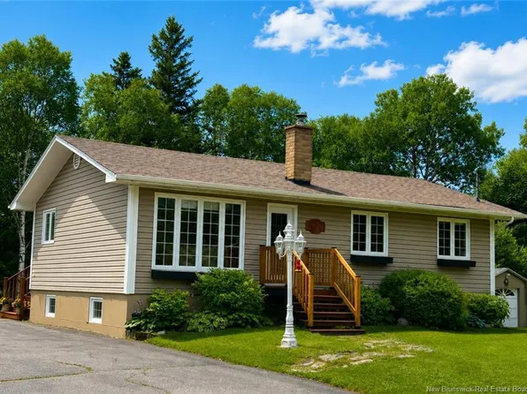 429 Acadie, Beresford, NB E8K 2C6