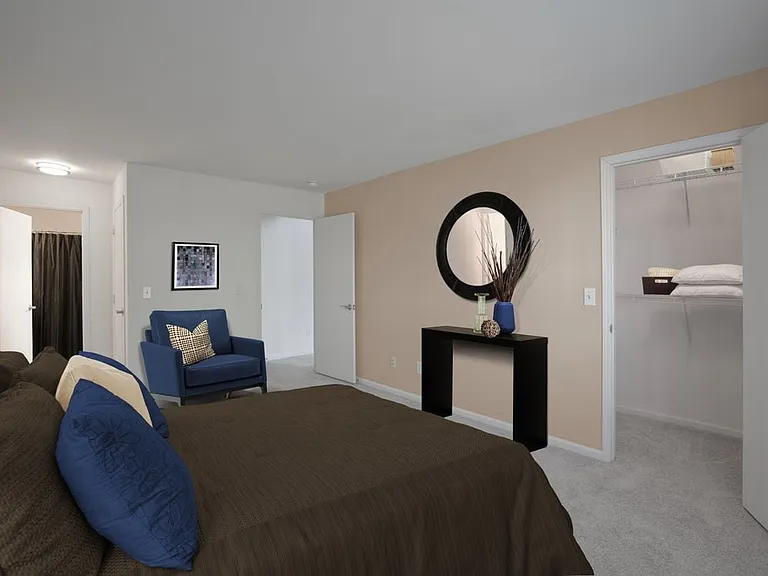Bedroom with carpet