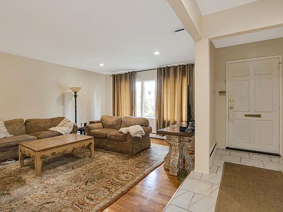 2nd image of 18 Harriet Dr