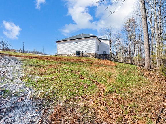 5th image of 682 Cornfield Ln