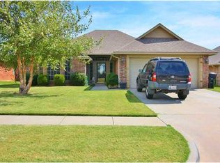 4200 Kensington Dr, Moore, OK 73160