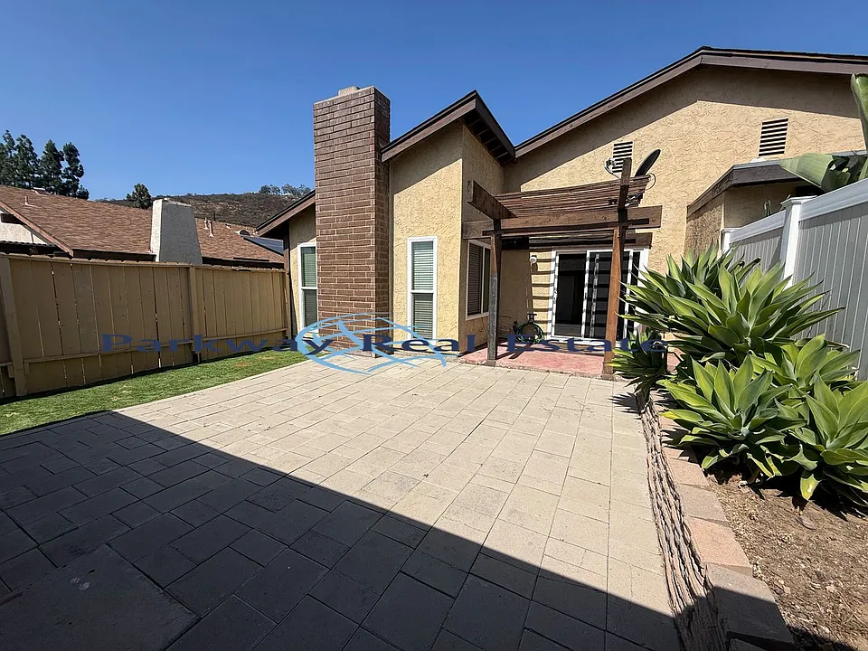 2252 Durasno Ln