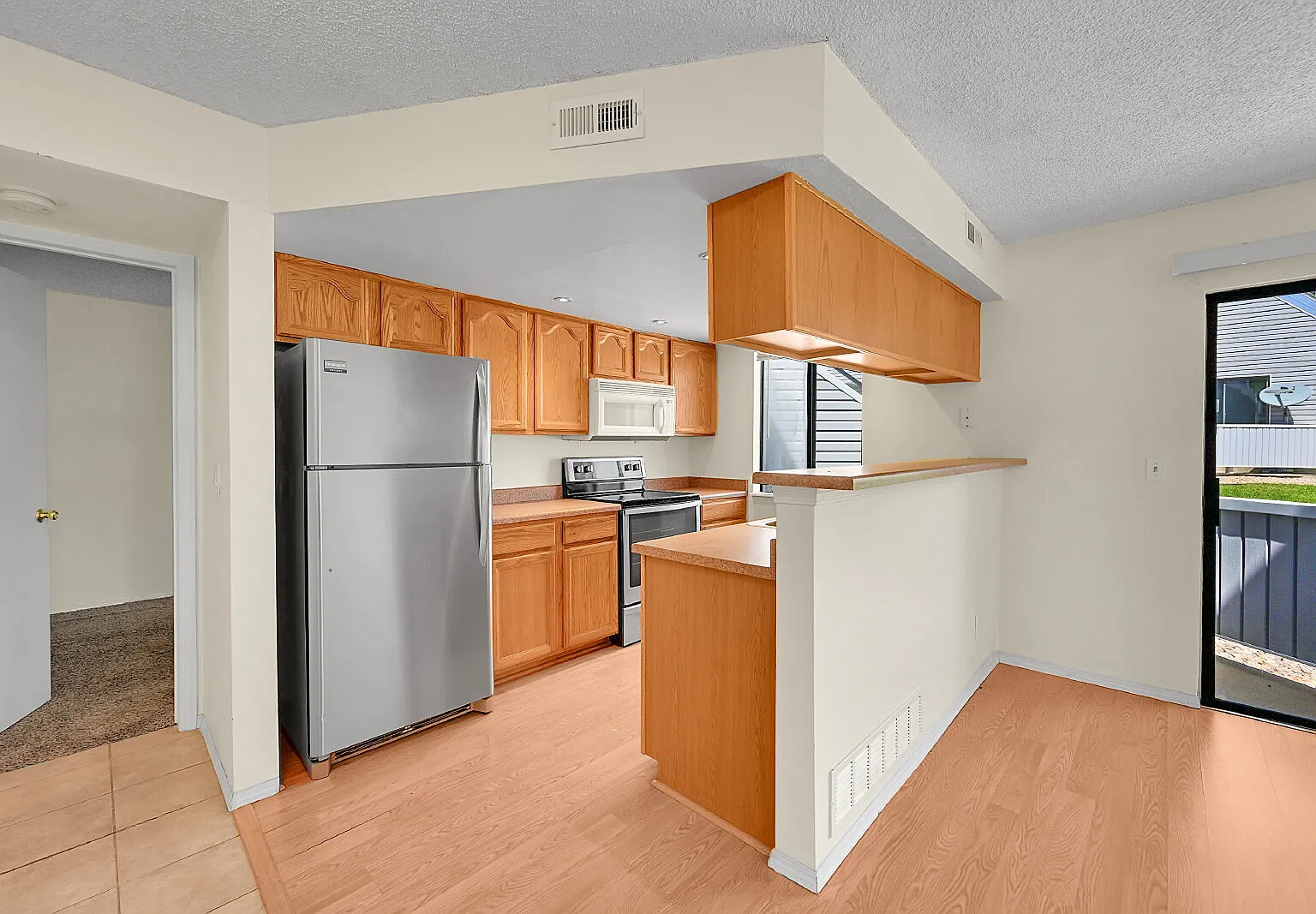 1 bed, 1.0 bath, 560 sqft, $1,241 — Photo 4
